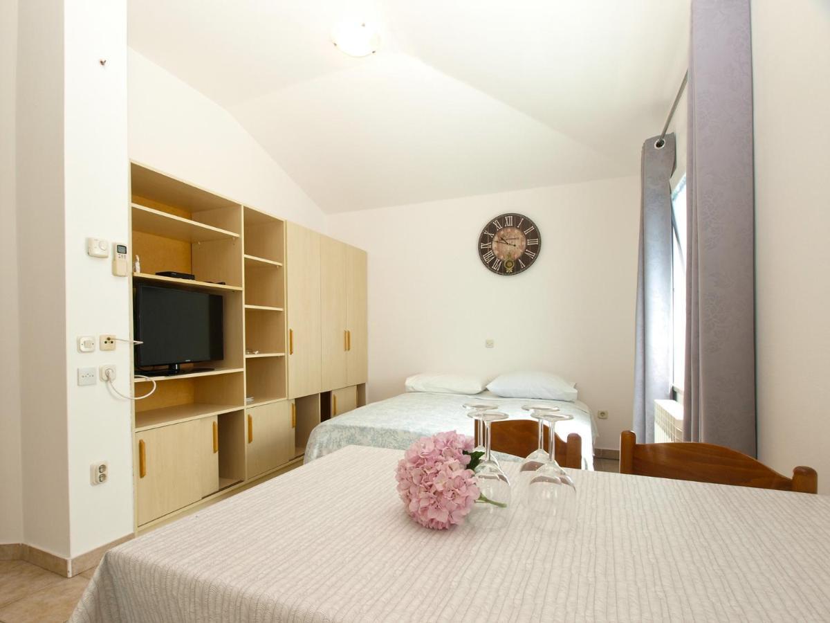 Apartments Biskupije 810 Medulin Eksteriør billede